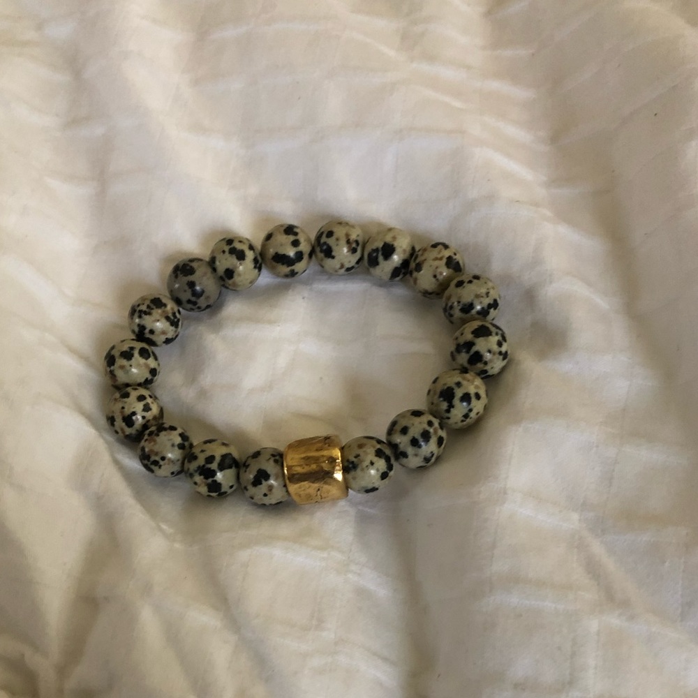 Stretch bracelet with charm.